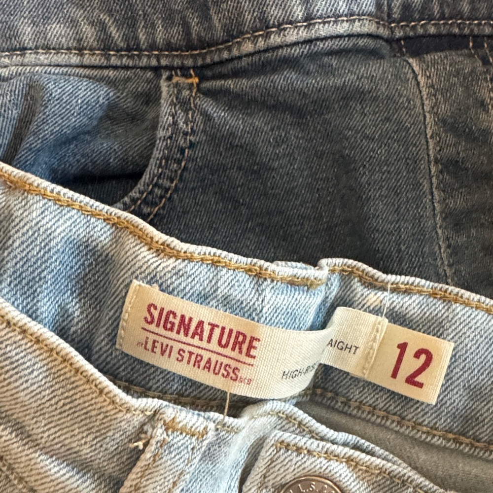 Old Navy Women's Flare & Wide Leg Jeans - Assorted Blue Washes - Picture 5 of 9